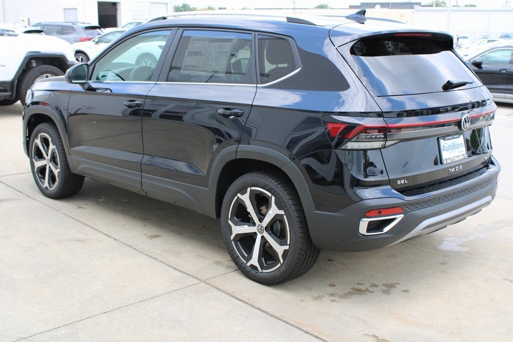 2025 Volkswagen Taos SEL photo 3