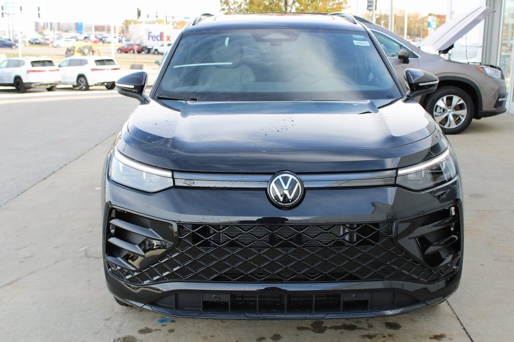 New 2026 Volkswagen Tiguan 2.0T SE R-Line Black SUV