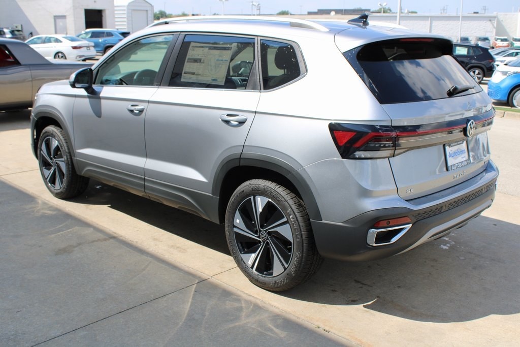 2025 Volkswagen Taos SE photo 4