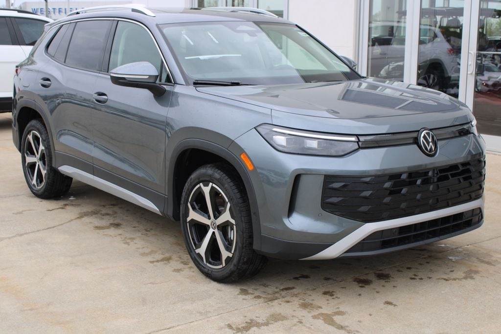 New 2026 Volkswagen Tiguan 2.0T SE SUV