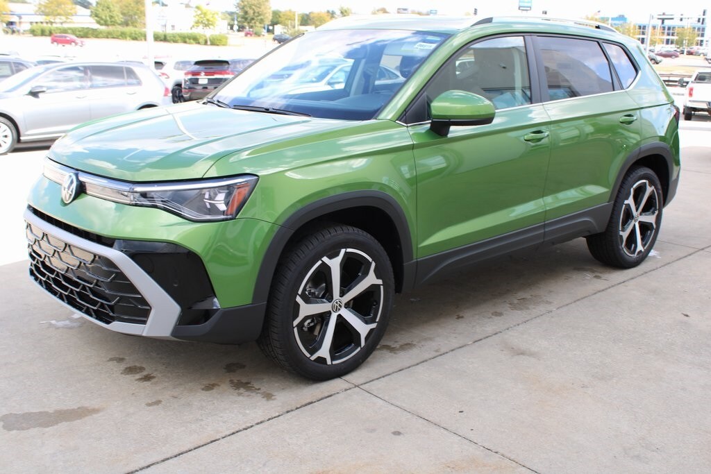 2025 Volkswagen Taos SEL photo 2