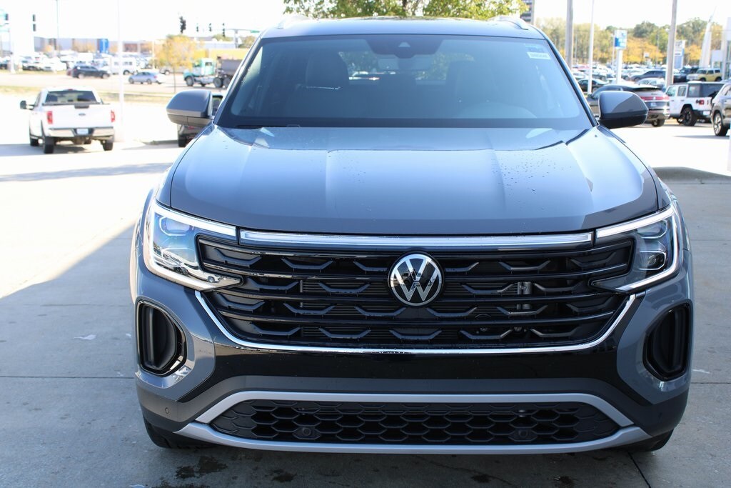 New 2026 Volkswagen Atlas Cross Sport 2.0T SE w/Technology SUV