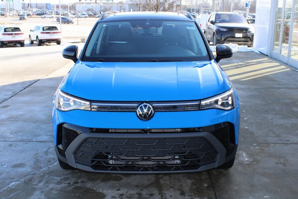 2025 Volkswagen Taos SE photo 2