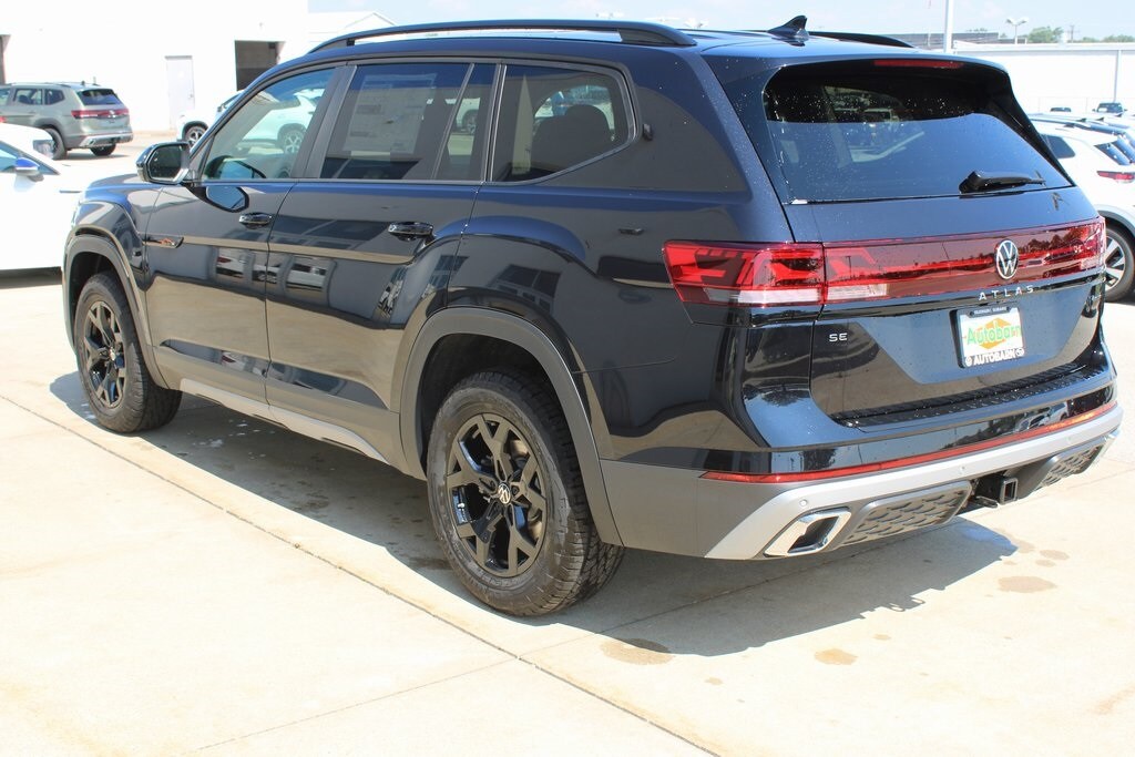 2026 Volkswagen Atlas Peak Edition SE photo 3