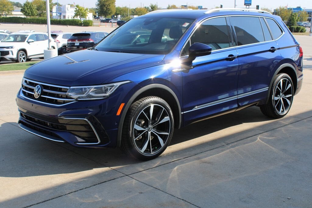 2024 Volkswagen Tiguan SEL R-Line Black photo 2