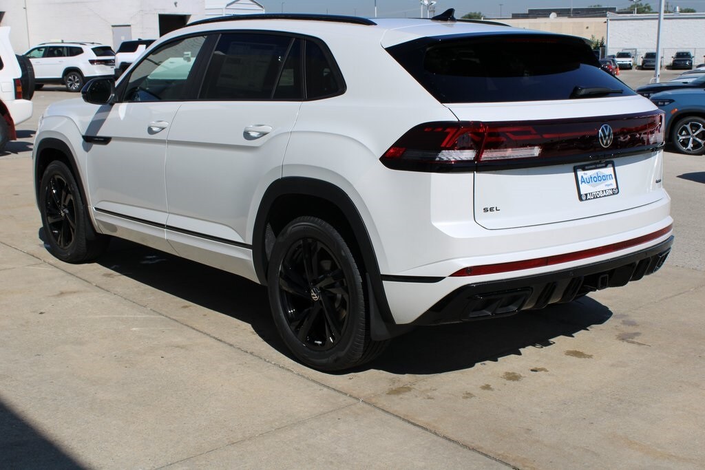 2026 Volkswagen Atlas Cross Sport SEL R-Line photo 4