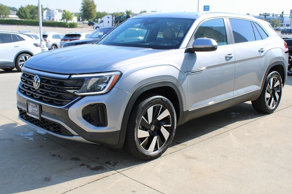 2025 Volkswagen Atlas Cross Sport SEL photo 3
