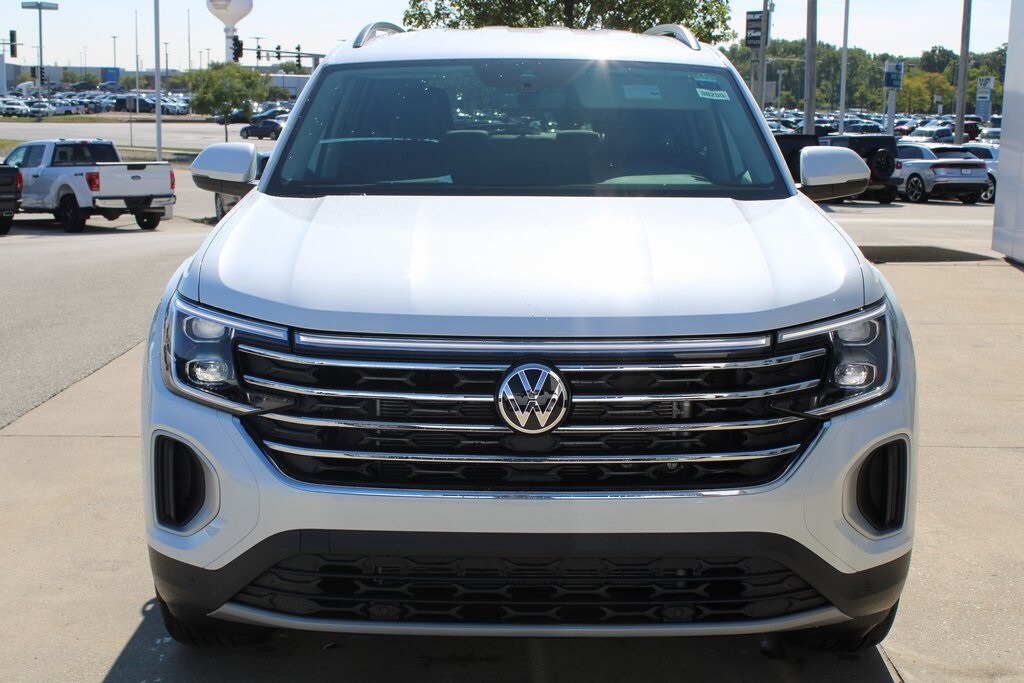 2026 Volkswagen Atlas SE Technology photo 2