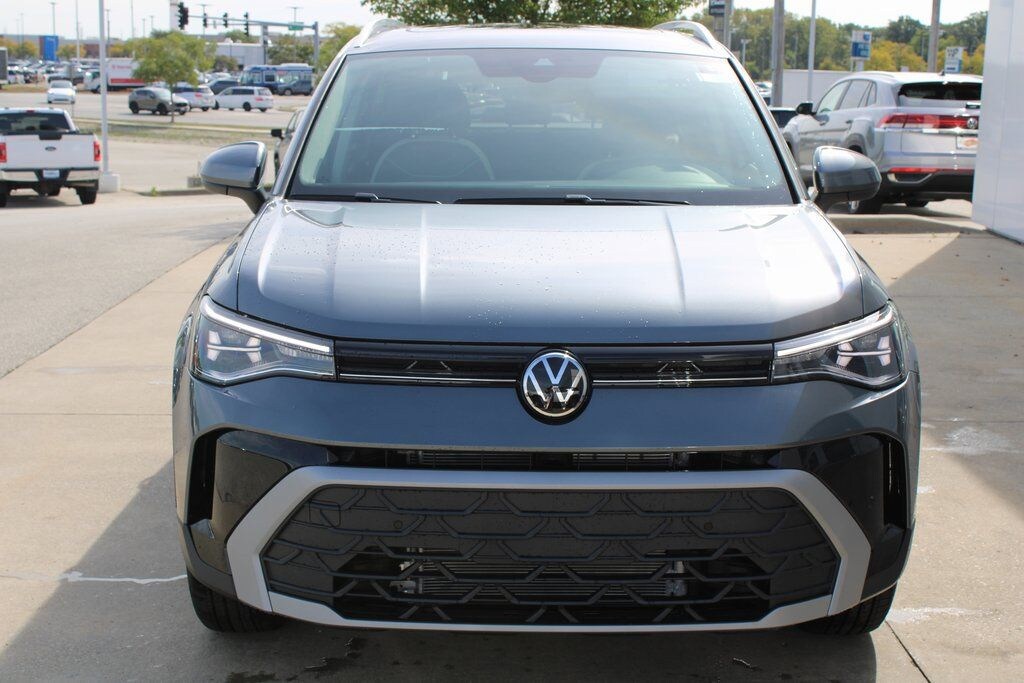 Certified 2025 Volkswagen Taos 1.5T SE SUV