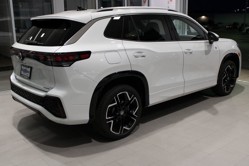 New 2026 Volkswagen Tiguan 2.0T SEL R-Line SUV