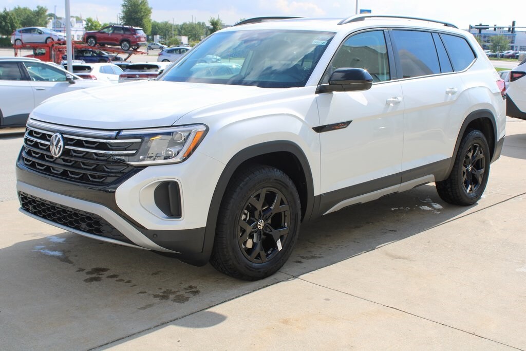 2026 Volkswagen Atlas Peak Edition SE photo 3