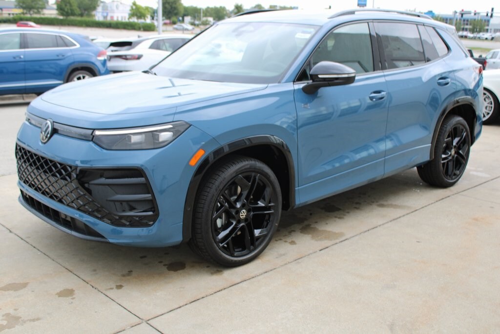 2025 Volkswagen Tiguan SE R-Line Black photo 2