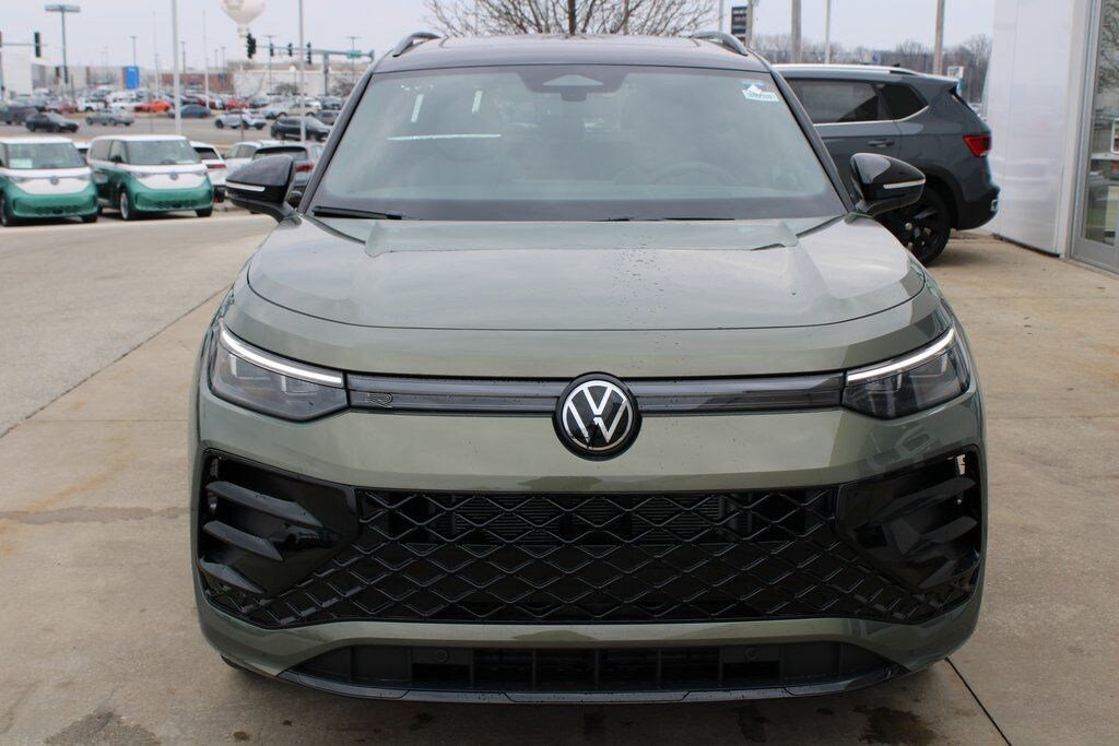 New 2026 Volkswagen Tiguan 2.0T SE R-Line Black SUV