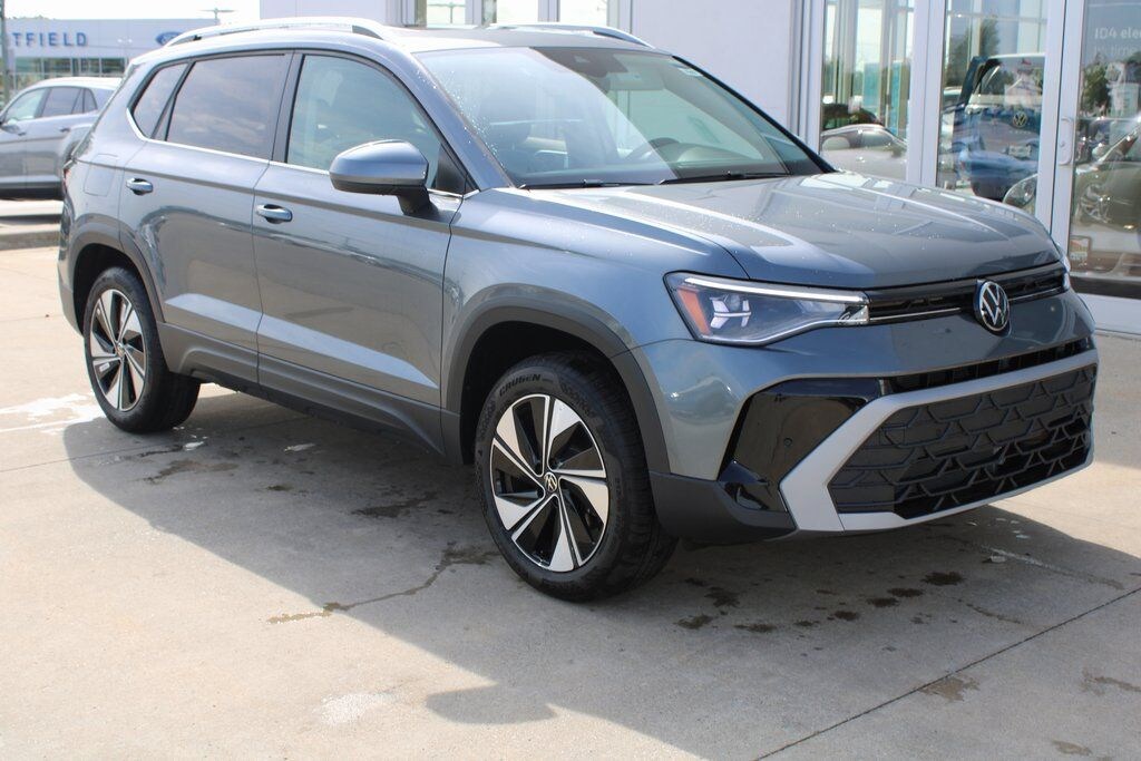 Certified 2025 Volkswagen Taos 1.5T SE SUV