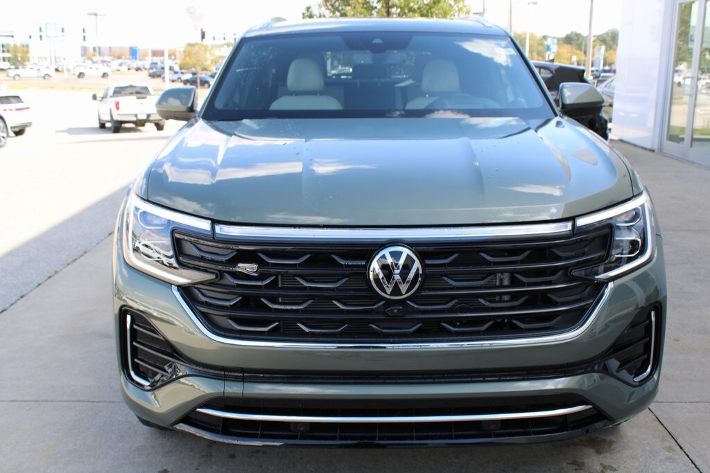 New 2026 Volkswagen Atlas Cross Sport 2.0T SEL Premium R-Line SUV