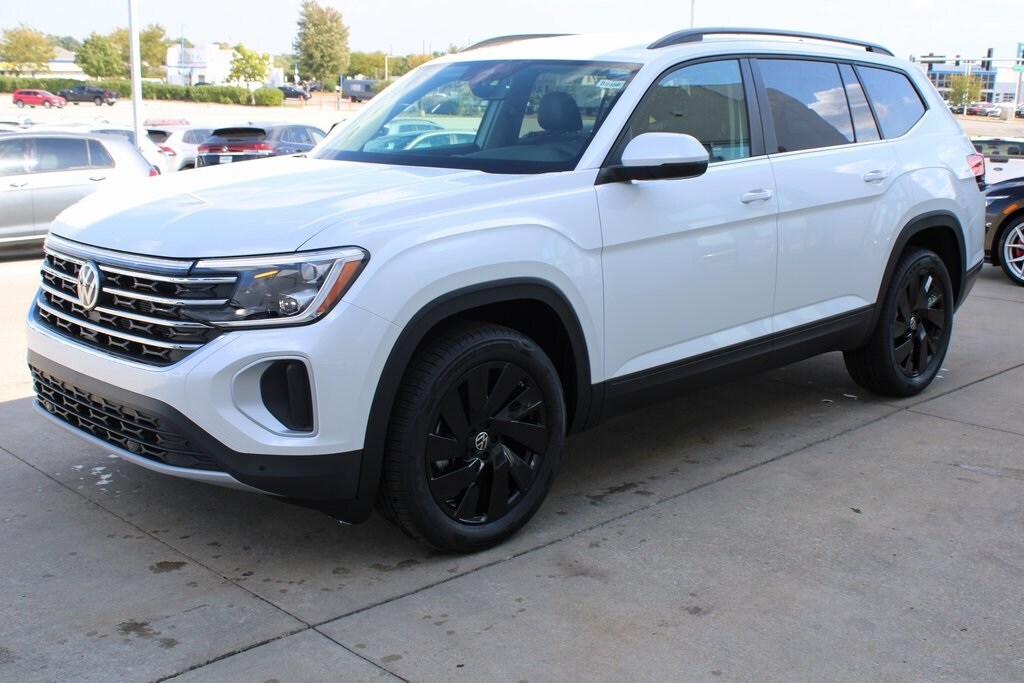 2026 Volkswagen Atlas SE Technology photo 3