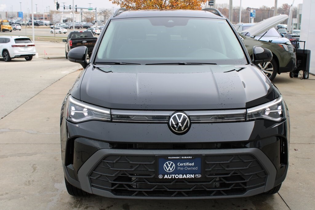 2025 Volkswagen Taos SE photo 2
