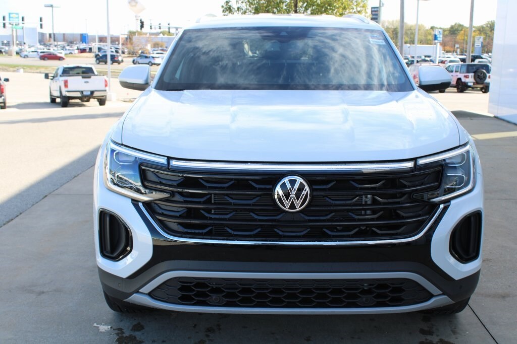 New 2026 Volkswagen Atlas Cross Sport 2.0T SE w/Technology SUV