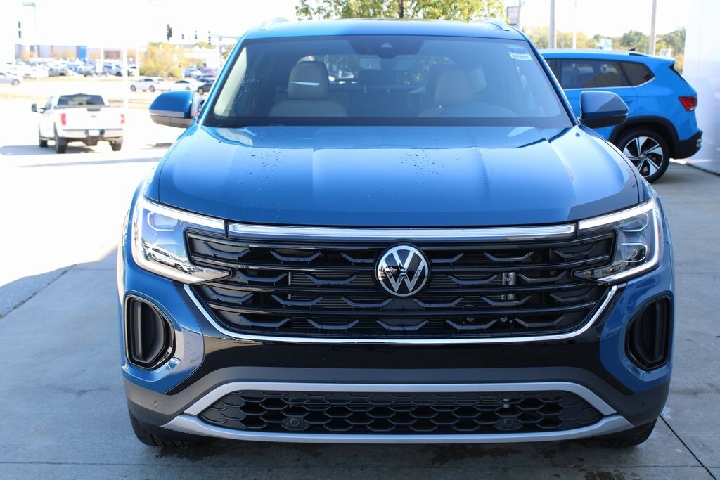New 2026 Volkswagen Atlas Cross Sport 2.0T SE w/Technology SUV