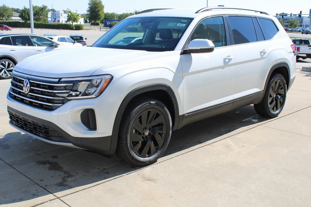 2026 Volkswagen Atlas SE Technology photo 3