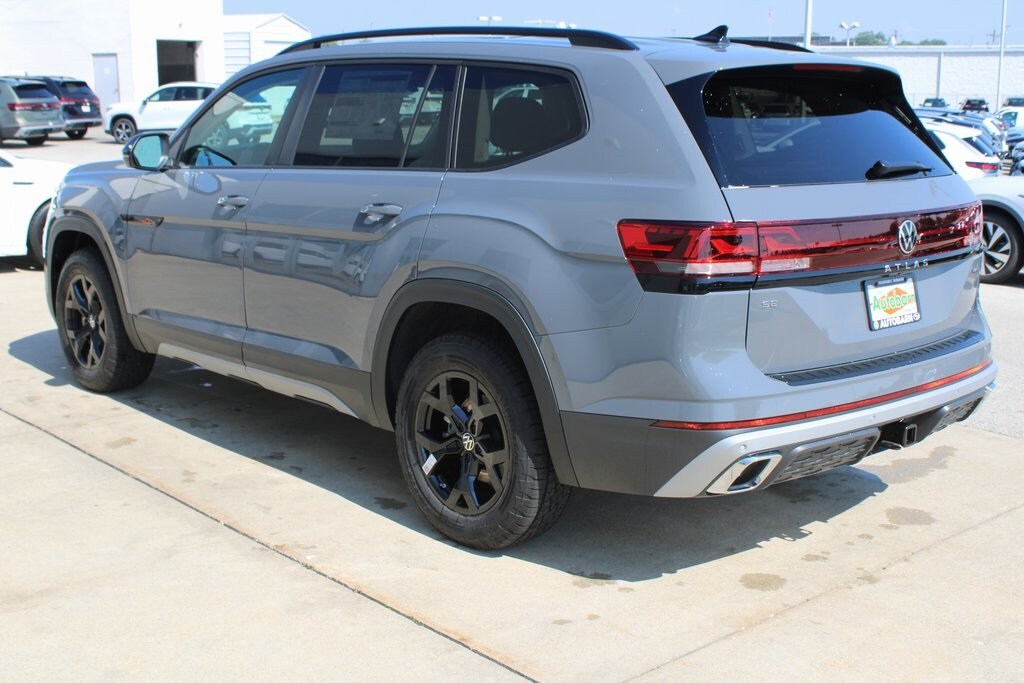2026 Volkswagen Atlas Peak Edition SE photo 4