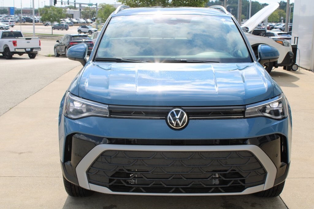 2025 Volkswagen Taos SE photo 2