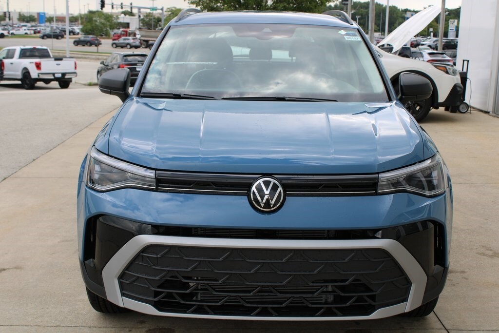 2025 Volkswagen Taos S photo 2
