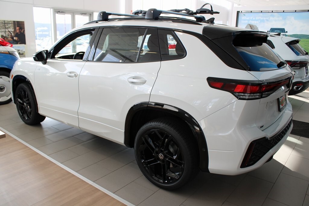 New 2026 Volkswagen Tiguan 2.0T SE R-Line Black SUV