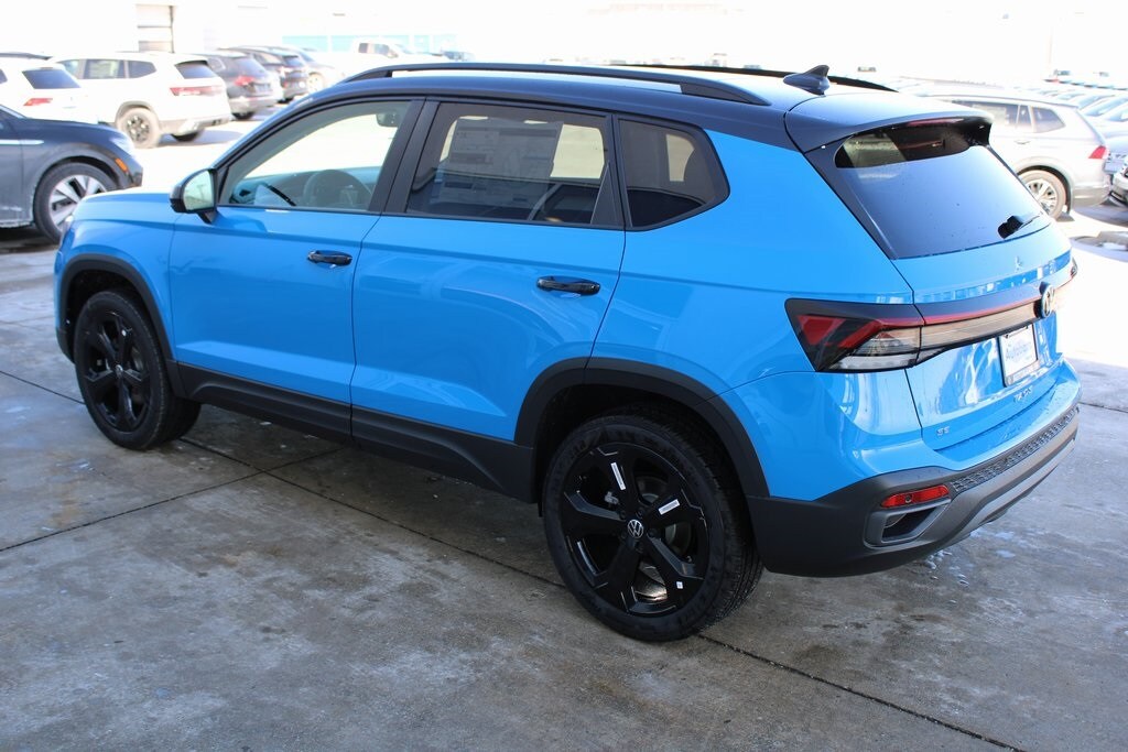 2025 Volkswagen Taos SE photo 4