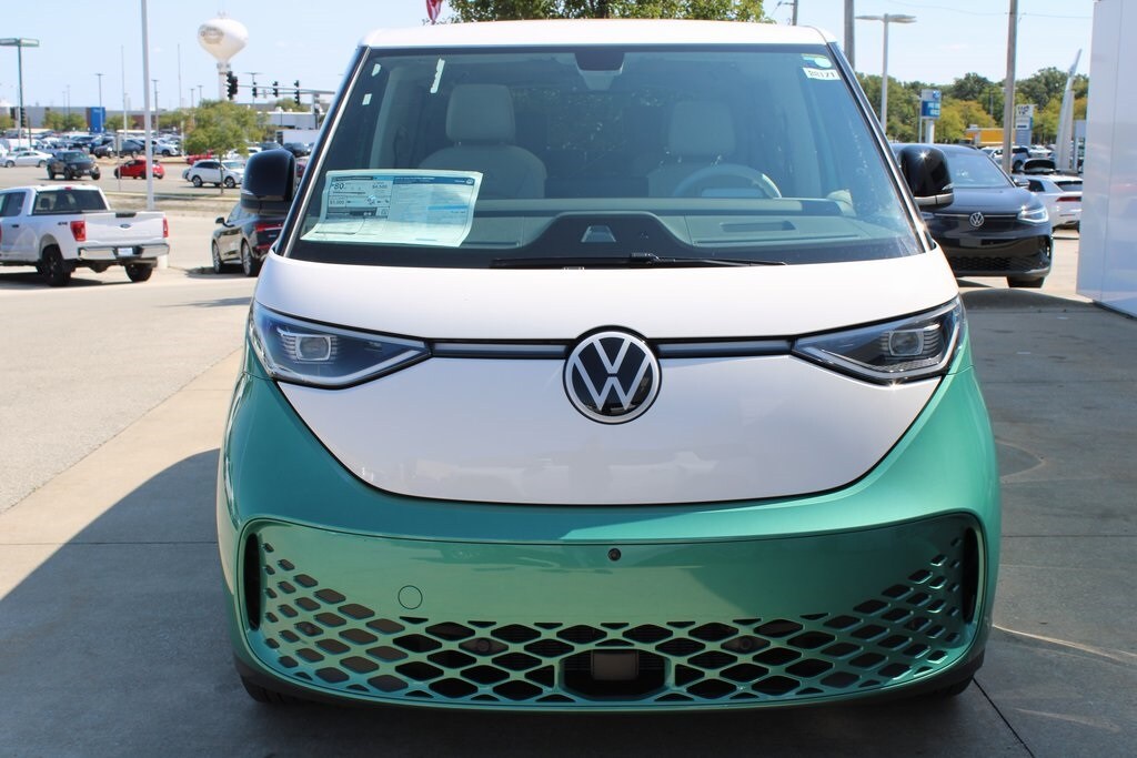 2025 Volkswagen ID. Buzz Pro Plus photo 2