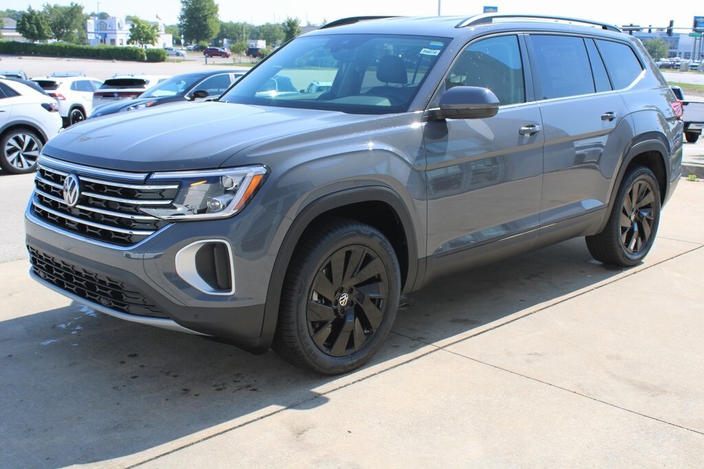 2026 Volkswagen Atlas SE Technology photo 3