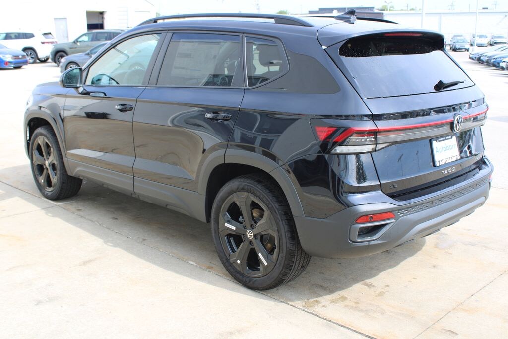 New 2026 Volkswagen Taos 1.5T SE Black SUV