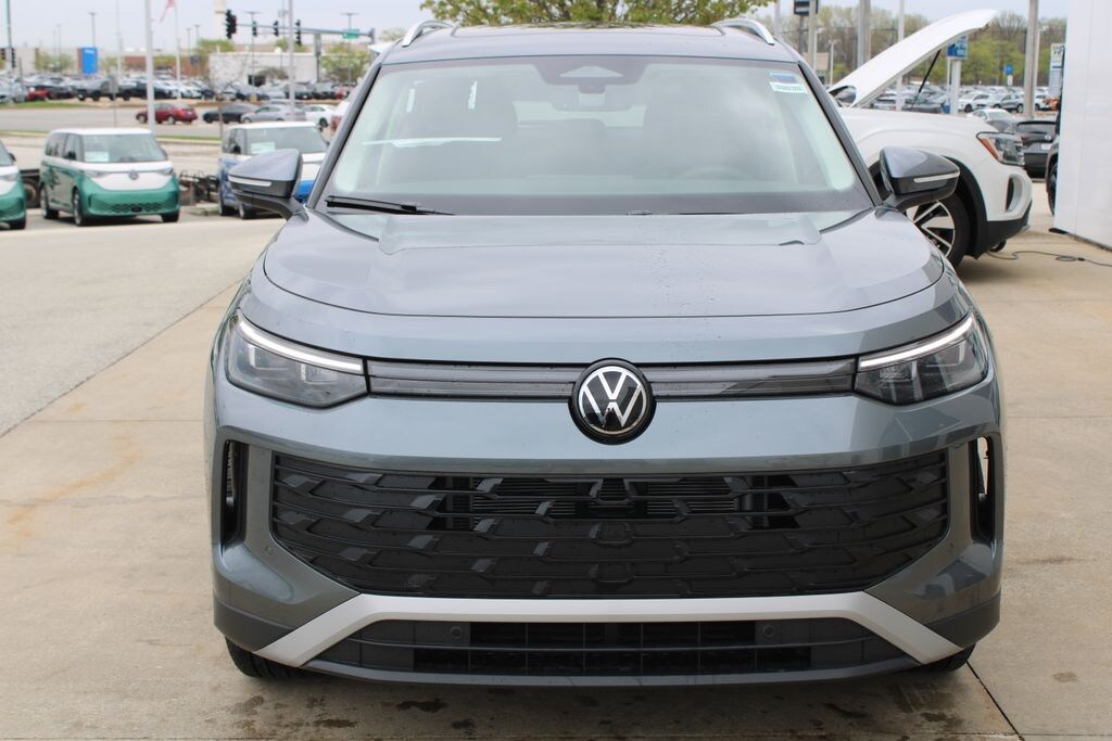 New 2026 Volkswagen Tiguan 2.0T SE SUV