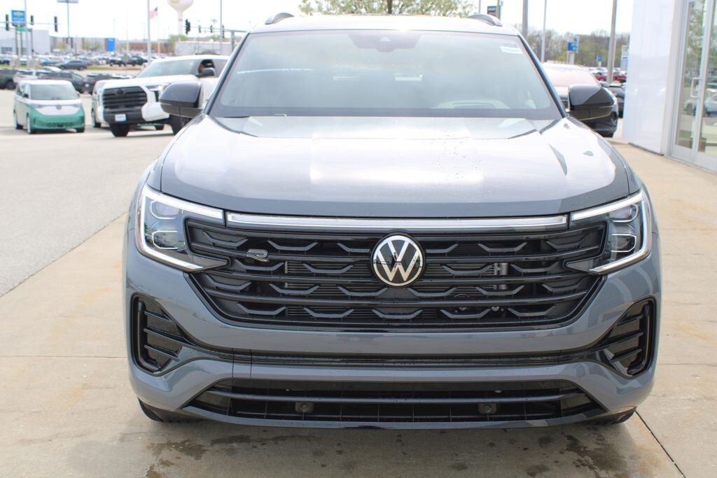 New 2026 Volkswagen Atlas Cross Sport 2.0T SEL R-Line Black SUV