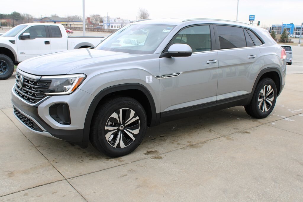 2025 Volkswagen Atlas Cross Sport SE photo 3
