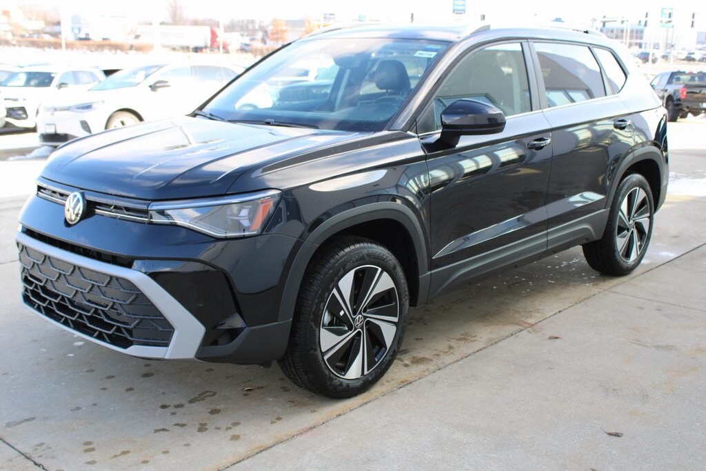 New 2026 Volkswagen Taos 1.5T SE SUV