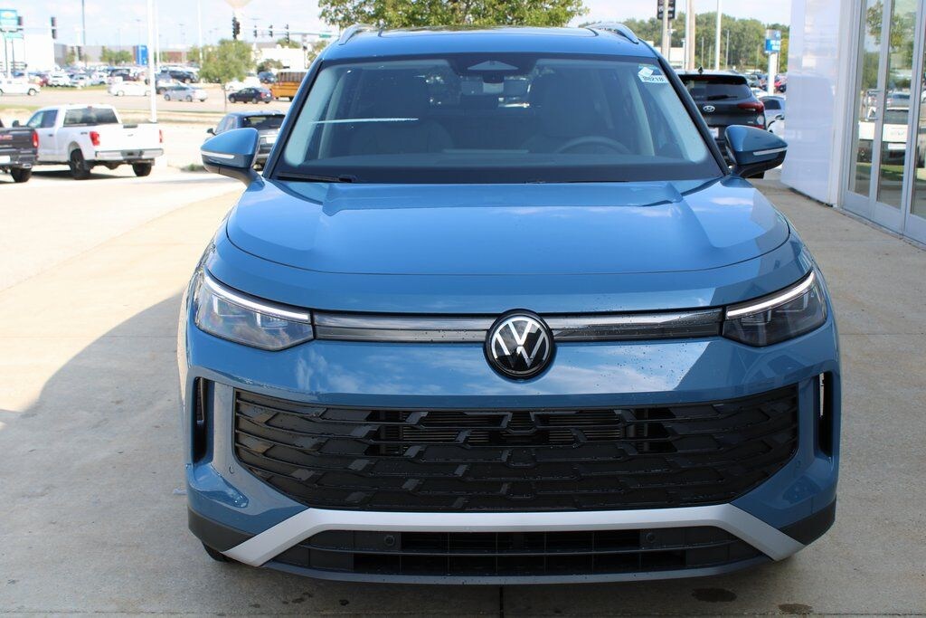 New 2026 Volkswagen Tiguan 2.0T SE SUV