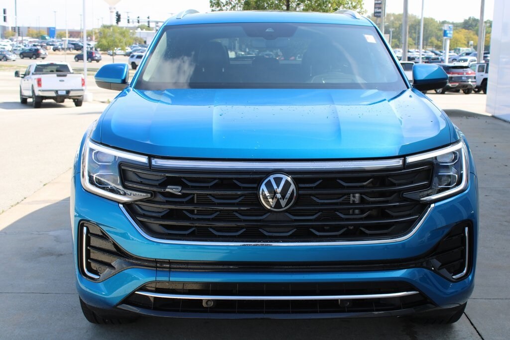 2024 Volkswagen Atlas Cross Sport SEL R-Line photo 2