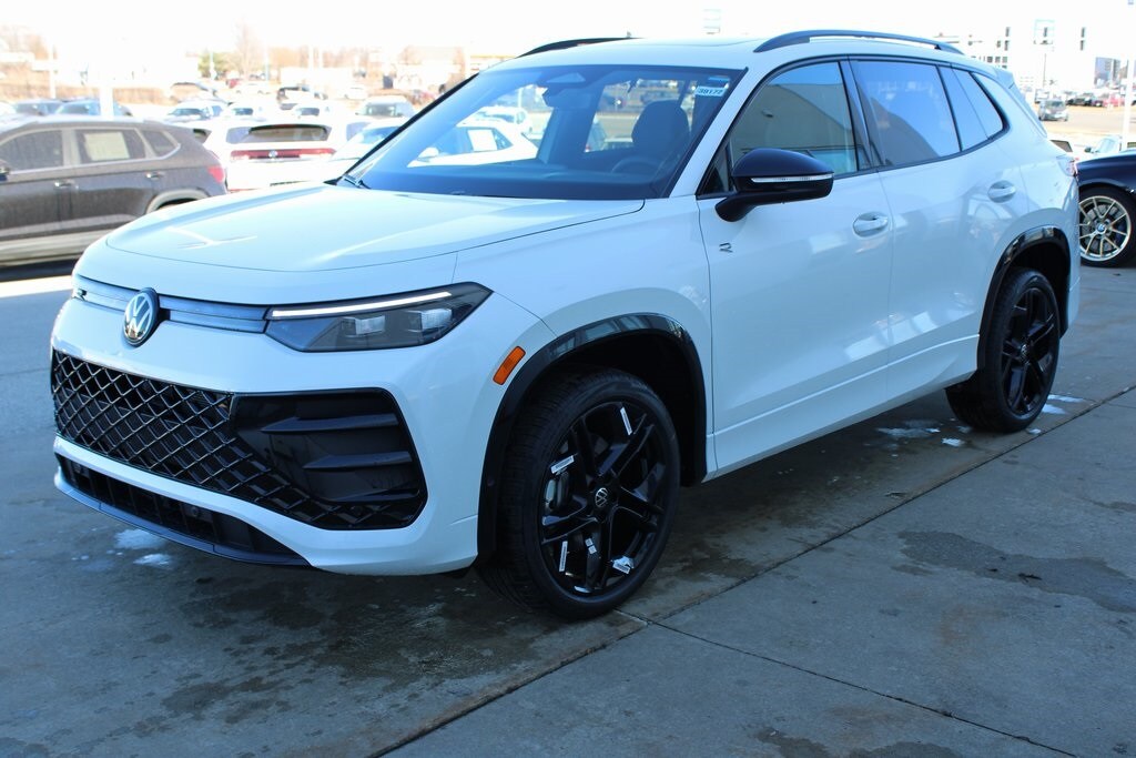 New 2026 Volkswagen Tiguan 2.0T SE R-Line Black SUV