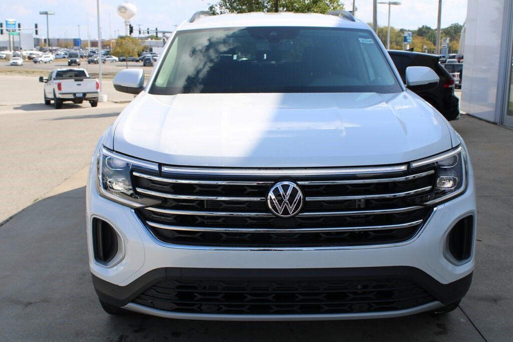 2026 Volkswagen Atlas SE Technology photo 2