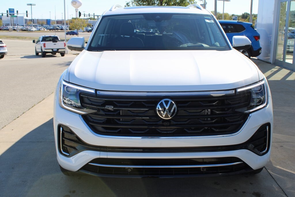 2026 Volkswagen Atlas SEL Premium R-Line photo 2