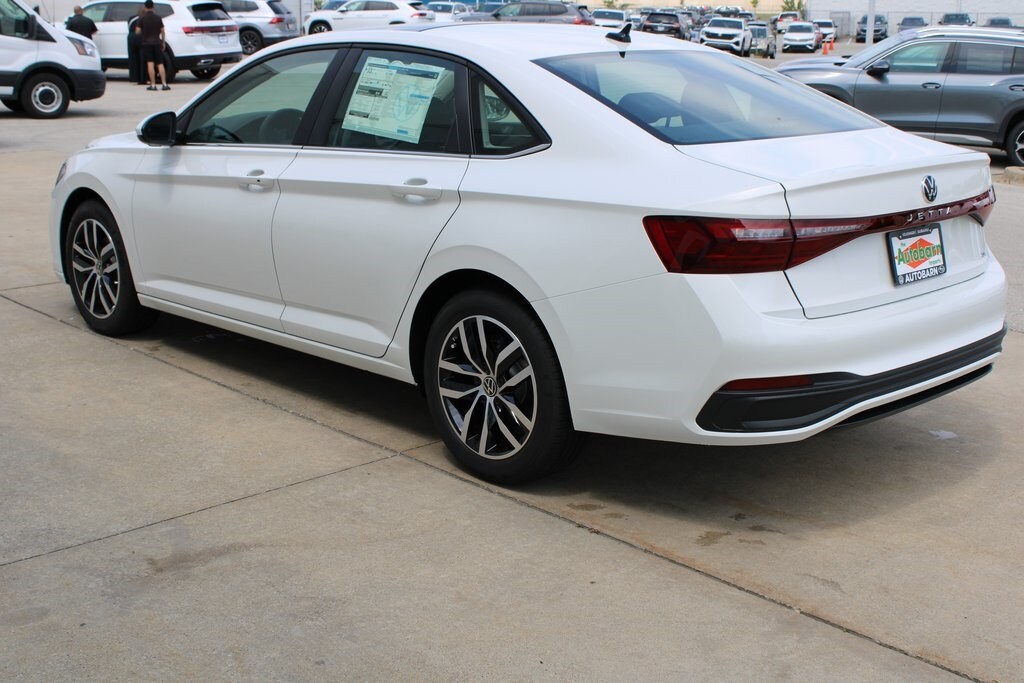 2025 Volkswagen Jetta 1.5T SE photo 3