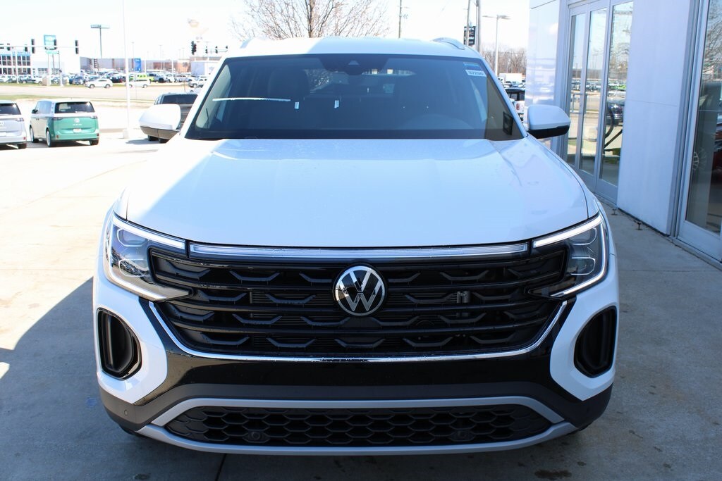 2025 Volkswagen Atlas Cross Sport SE Technology photo 2