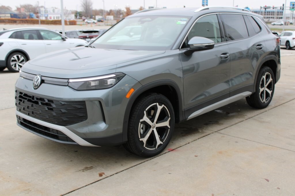 New 2026 Volkswagen Tiguan 2.0T SE SUV
