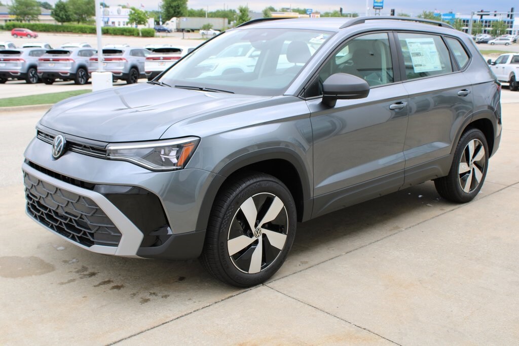2025 Volkswagen Taos S photo 3