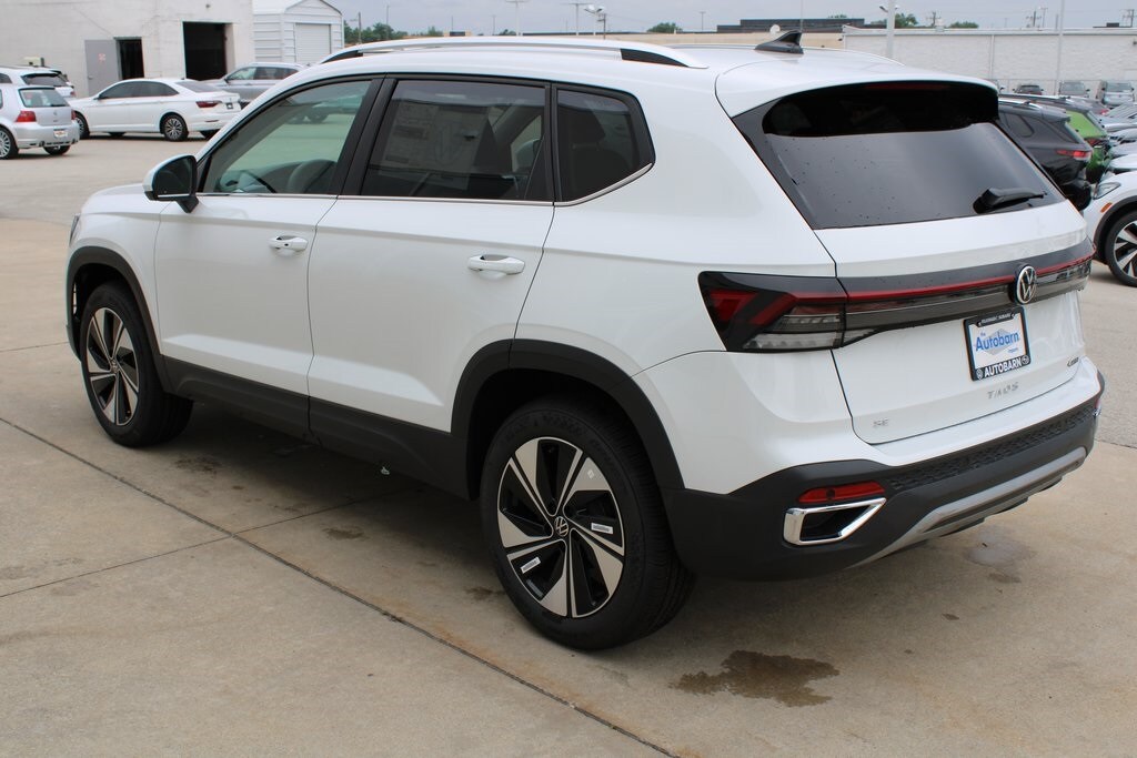 2025 Volkswagen Taos SE photo 4