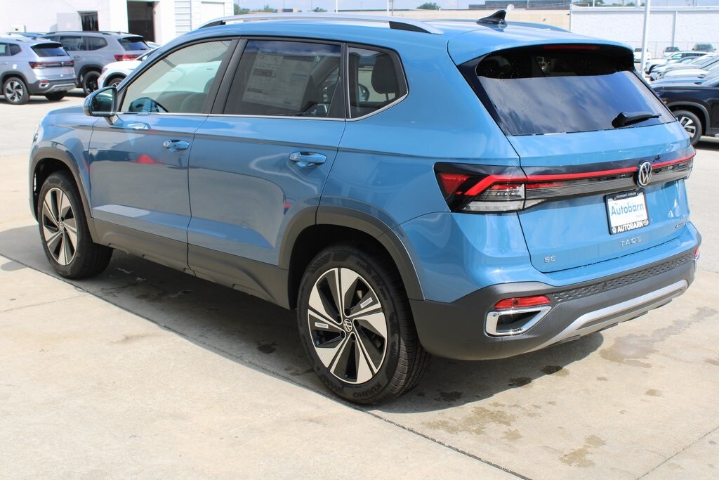 2025 Volkswagen Taos SE photo 4