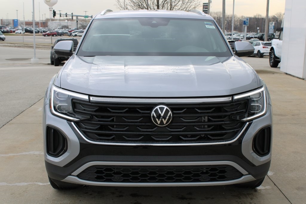 2025 Volkswagen Atlas Cross Sport SE photo 2