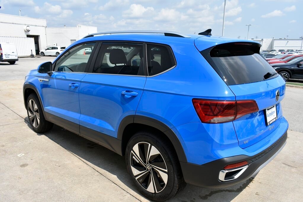 2024 Volkswagen Taos SE photo 4