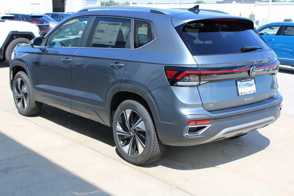 2025 Volkswagen Taos SE photo 4